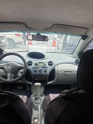 домик машина: Toyota Yaris: 2001 г., Автомат, Бензин, Хэтчбэк — 3