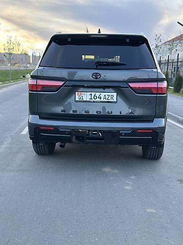 боковой: Toyota Sequoia: 2024 г., 3.5 л, Автомат, Гибрид, Внедорожник — 4