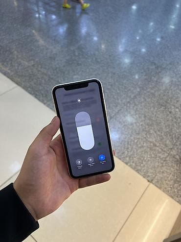 a 12: **iPhone 11, 64 ГБ, белый** Продаётся iPhone 11 в белом цвете. На — 5
