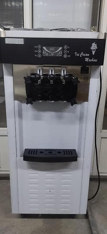 Профессиональный фризер для мягкого мороженого (Ice Cream Machine)