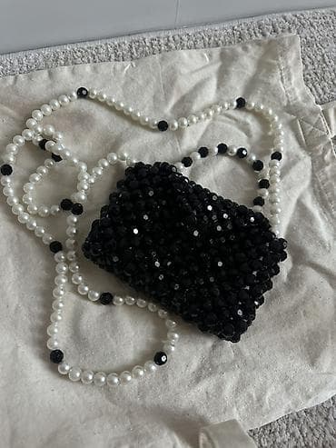 vans knu: Миниатюрная сумка-клатч с бисерной вышивкой и жемчужным ремешком. - — 2