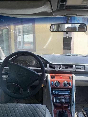 два авто: Mercedes-Benz W124: 1988 г., 2.3 л, Механика, Бензин, Седан — 3