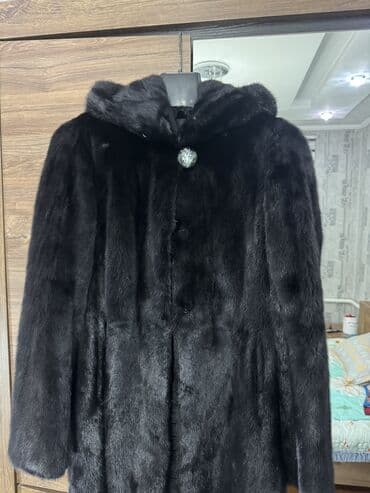 Россияйская Шубка, черного цвета размер 48-50 состояние идеальное at lalafo.kg Россияйская Шубка, черного цвета размер 48-50 состояние идеальное
