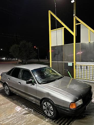 Audi 80: 1987 г., 1.8 л, Механика, Бензин, Седан