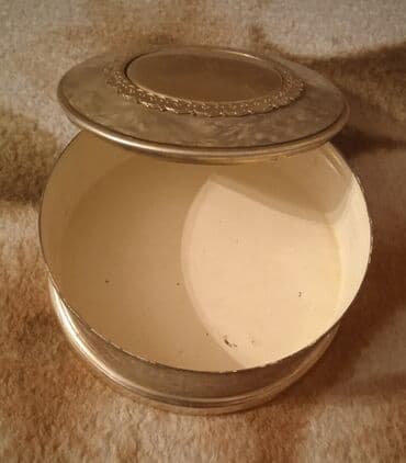 монеты разных стран: Продаю раритетные шкатулки времён СССР и фарфоровую маслёнку времён — 9