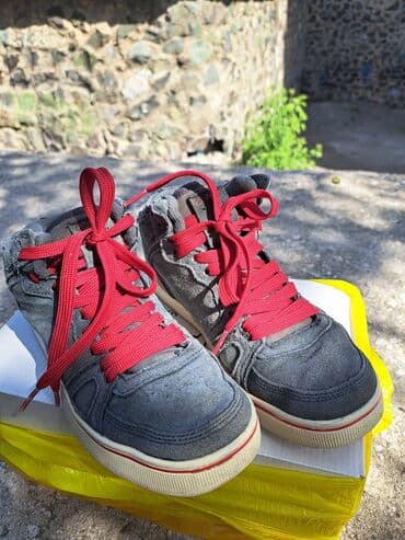 искры для обуви: Кеды от бренда CIRCA оочень удобная Размер 36 покупала дорого, отдам — 2