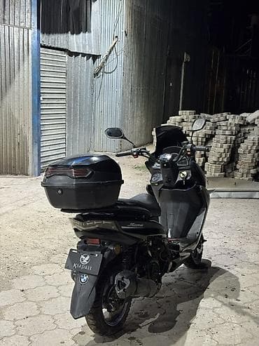 максис: Макси-скутер 150 куб. см, Бензин, Б/у — 4