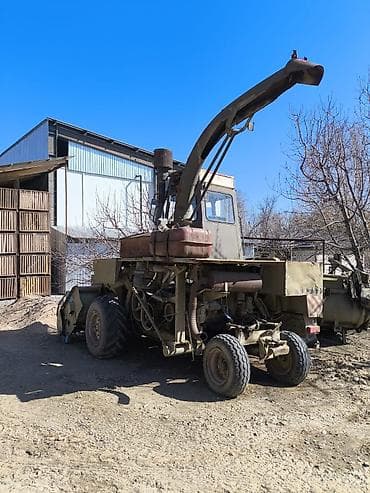 двигатель на комбайн: Самоходный кормоуборочный комбайн с измельчителем и выбросной трубой — 6