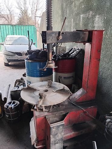 Продаётся комплект оборудования для шиномонтажа: - Шиномонтажный