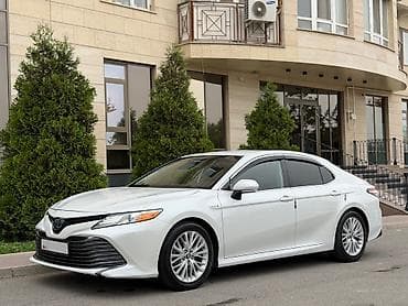 Toyota Camry: 2019 г., 2.5 л, Вариатор, Гибрид, Седан