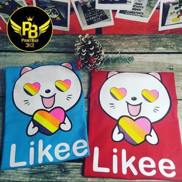 надпись на футболке: Футболки Likee TikTok на заказ, сроки изготовления от 20 минут! Цены — 1