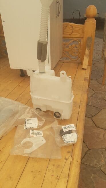 всвязи с переездом: Бачок Toyota Новый, Оригинал — 1