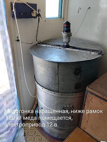 аппарат для корма: Продаю: Пчеловагон ( цех по производству меда) на 72 семьи (полная — 3