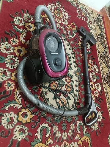 Пылесос Samsung с контейнером для пыли (циклонная система)