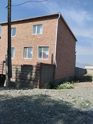 Балыкчы шаарынын Токтосунова 81 А кочосундо 3 кабаттуу кирпич там