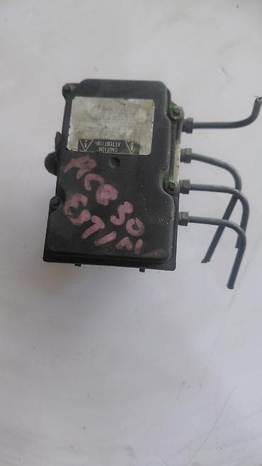 mini jack: Блок ABS Toyota 2003 г., Б/у, Оригинал, Япония — 1