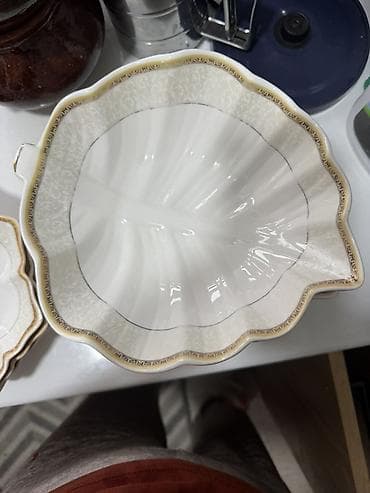 полировочный круг: Набор столовой посуды из тонкого фарфора с золотистым кантом и нежным — 3