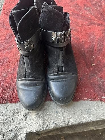 Бекерге берем: Белые кроссовки низкого профиля. 40 размер - Материал верха — 9