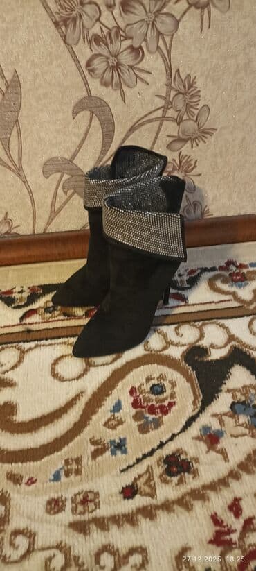 Домашние тапочки: Женские батальоны в идеальном состоянии со стразами Деми замшевые — 1