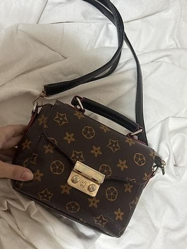 спорт кийимдер: Набор одежды и аксессуар: 1) Черный спортивный комплект - Футболка — 3