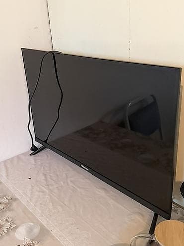 redmi note 5: Телевизор Hisense, диагональ около 32–40". Узкие рамки, две устойчивые — 3