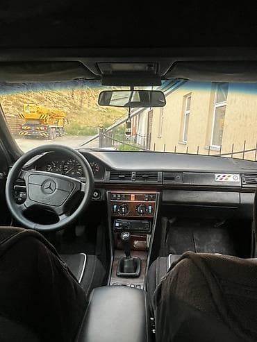 дерево мерседес: Mercedes-Benz W124: 1993 г., 2 л, Механика, Бензин, Седан — 4