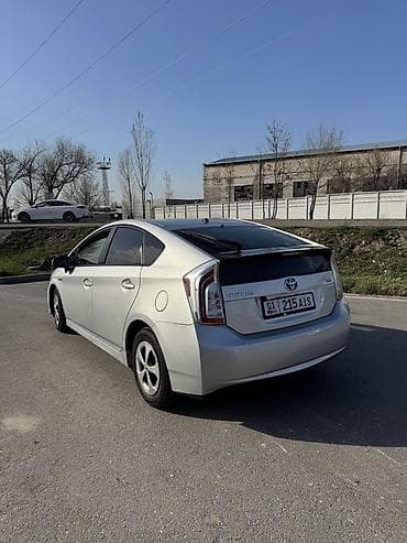 start: Toyota Prius: 2015 г., 1.8 л, Автомат, Гибрид, Хэтчбэк — 3