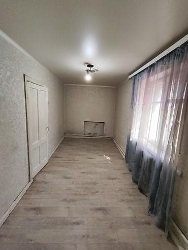 flat osh: 2 комнаты, 42 м², Хрущевка, 1 этаж, Косметический ремонт — 2