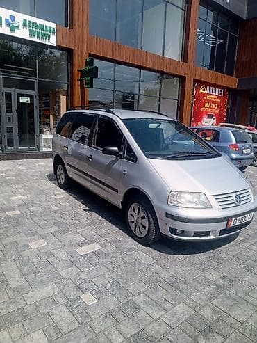ижара машина: Volkswagen Sharan: 2001 г., 2 л, Кол менен иштөөчү, Бензин, Вэн/Минивэн — 8