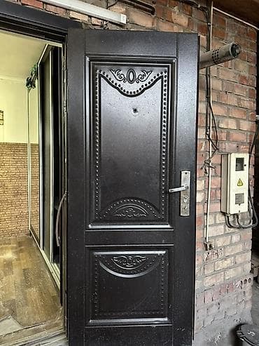 продаю деревянные двери: Двери для домов и квартир, Деревянная, Одностворчатая, Со стеклом, цвет - Коричневый — 9