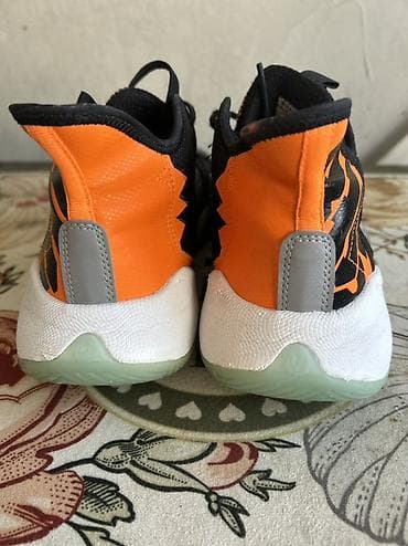 военные принадлежности: Баскетбольные кроссовки (мужские) В отличном состоянии светло — 4