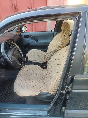 transporter t3: Volkswagen Passat: 1992 г., 1.8 л, Механика, Бензин, Седан — 6