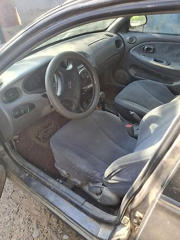 салон на авто: Hyundai Elantra: 2000 г., Автомат, Седан — 2
