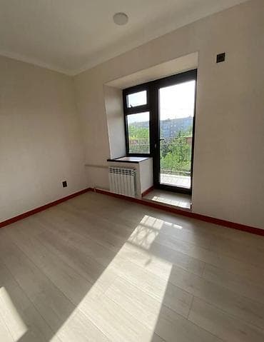 3 комнаты, 83 м², Аламедин-1 мкр Индивидуалка, 6 этаж at lalafo.kg 3 комнаты, 83 м², Аламедин-1 мкр Индивидуалка, 6 этаж
