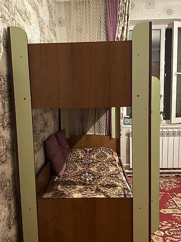 Двухъярусные кровати: Двухъярусная кровать с лестницей и ящиками для хранения. - — 4