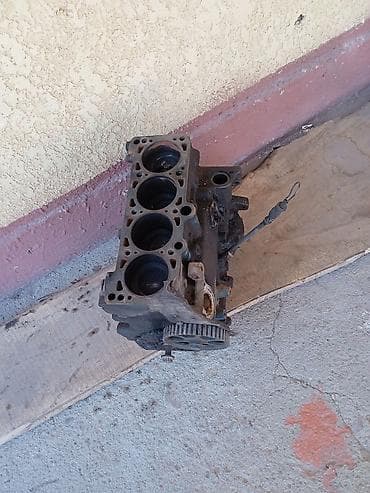 Бензонасосы: Блок цилиндров рядного 4-цилиндрового двигателя.сатылат срочно — 3
