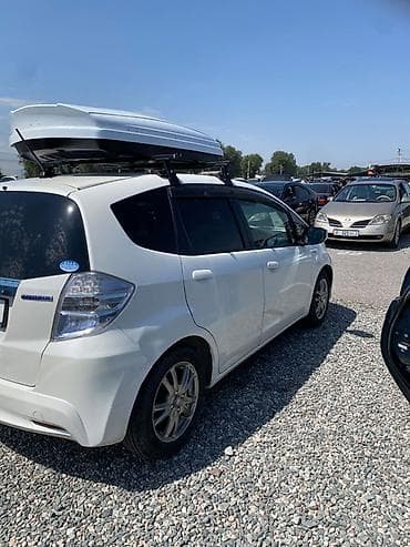 colf 2: Honda Fit: 2012 г., 1.3 л, Вариатор, Гибрид, Хэтчбэк — 6