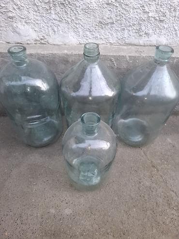Продаю Бутыли Банки 3шт Большие,и 1 поменьше есть 1шт Крышка стекло