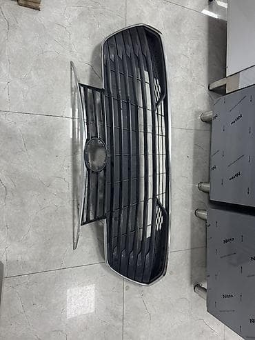 Решетка радиатора Toyota