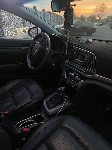 Продажа авто: Hyundai Elantra: 2017 г., Автомат, Седан — 4