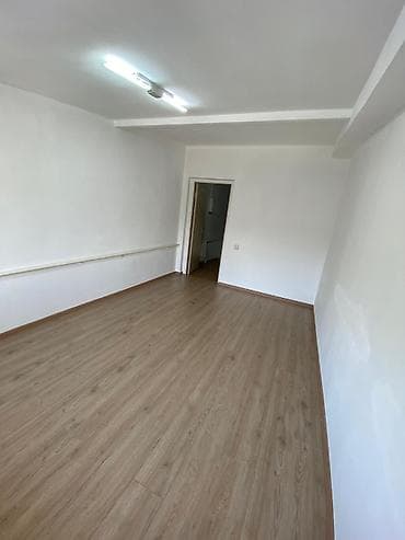 в районе пишпек: Сдается кабинет под офис - Площадь 13 КВ.м. на третьем этаже - по — 4