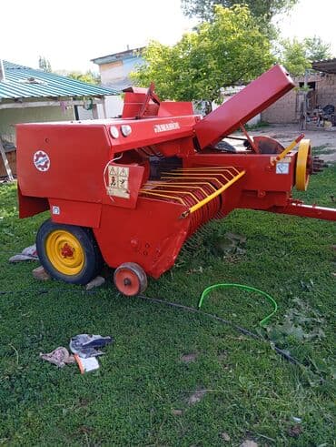 шины 16 с: Пресс-подборщик Samarol в ярко-красном цвете, предназначенный для — 1