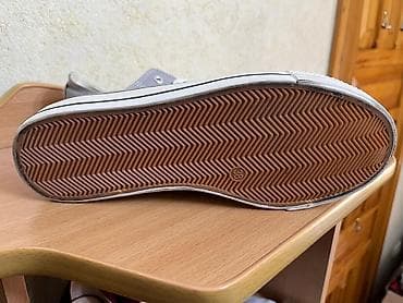 стельки от плоскостопия: Две пары женской повседневной обуви (размер 38): 1) Серые кеды - — 4