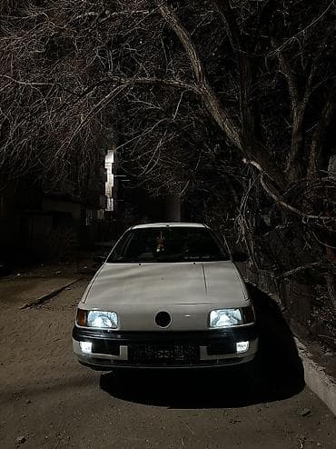 Volkswagen Passat: 1992 г., 1.8 л, Механика, Бензин, Седан