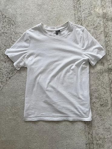 белая рубашка оверсайз: Базовая белая футболка - Унисекс, классический прямой крой - Круглая — 1