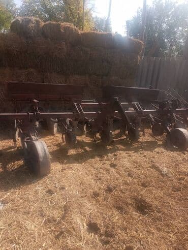 трактор беларус 82.1 цена бишкек бу: Трактор Беларус (МТЗ), с кабиной, синий цвет. Основные характеристики — 4