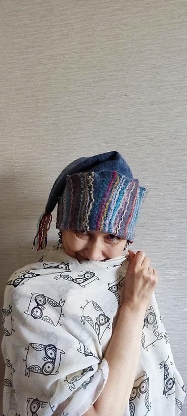 Необычная шапочка из войлока и волокон. Оригинальный дизайн. Варианты
