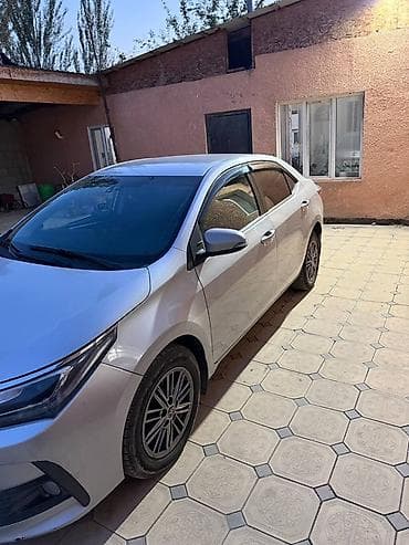 Toyota Corolla: 2018 г., Автомат, Бензин, Седан — 4