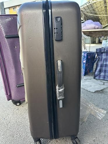 Чемодандар: Чемодан, Жаңы, Материалы: Желим, Чоң (70 л ашык, 360°га айлануучу дөңгөлөктөр, Коду бар кулпу, Дөңгөлөктүү — 4