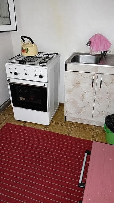 Батирлерди ижарага берүү: 1 бөлмө, Кулатов мкр., Менчик ээси, Үй-бүлөлүүлөргө, 6 айдан баштап, Жарым -жартылай эмереги бар — 6